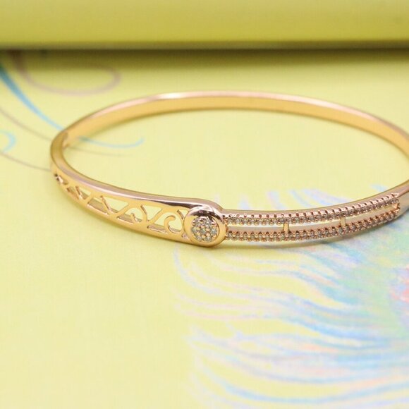 Elegant Rose Gold Bangle with Filigree & Sparkling Center Stone, XPBL0418 - Picture 3 of 12